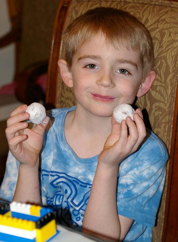 2010-03 Jamie and Donie-holes.JPG